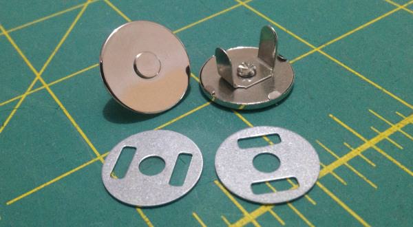 Hardware Heaven: Magnetic Snaps - two pretty poppets