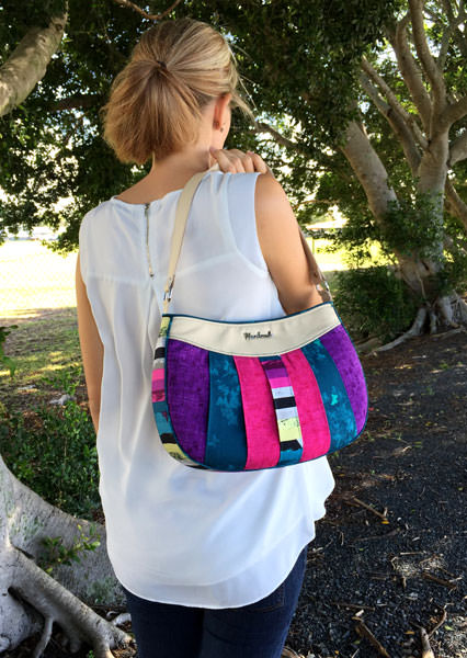 Such a great design to carry on your shoulder! Sew Compleat Shoulder Tote - Andrie Designs