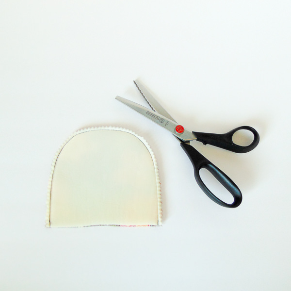 Pinking shears for curves - Tips for Better Bag Making - Andrie Designs