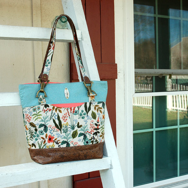 How striking is this floral and antique brass Classic Market Tote! - Andrie Designs
