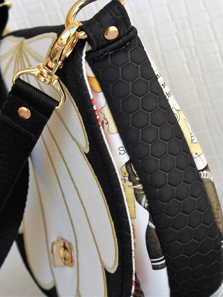 Perfectly coordinating gold hardware for this 'Clamshell' motif That Flap Saddlebag - Andrie Designs