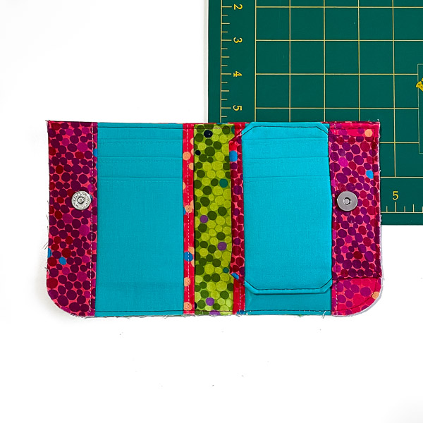 Centre card slots sewn on- Layla Trifold Hack - Andrie Designs