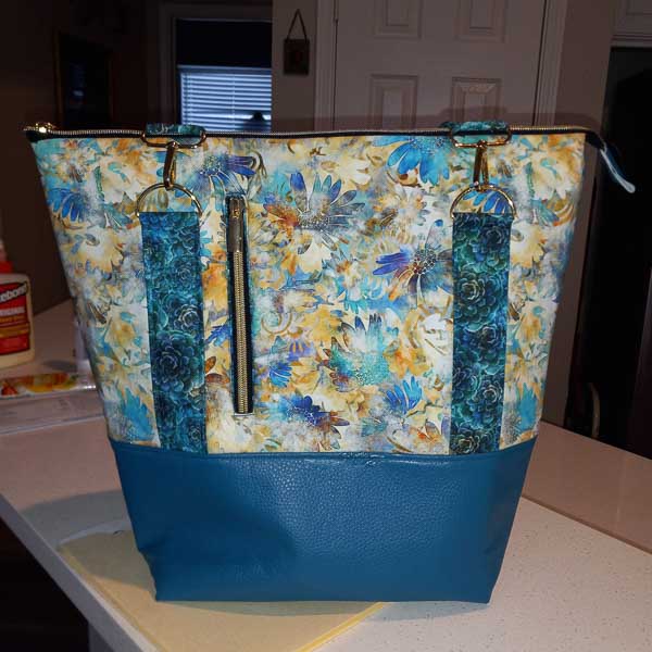 Laurie's Classic Carryall Bag - Customer Creations - October 2022 - Andrie Designs